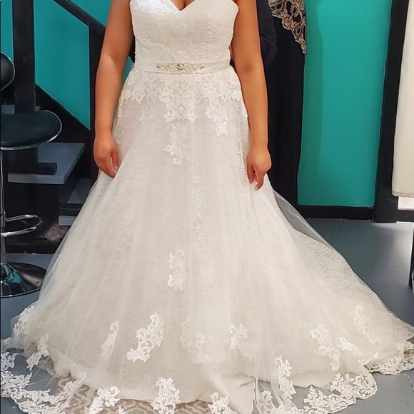 New with tags never worn. Bought for my wedding I’m unable to wear it. - Picture 5 of 8